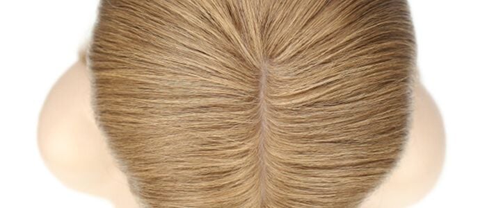 effet-naturel-d'une-perruque-médicale-avec-haut-en-soie